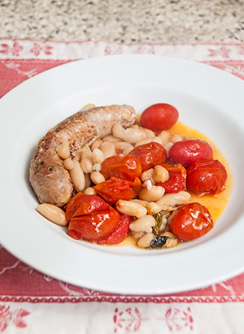 Linguiça italiana apimentada com feijão branco e tomate cereja | Cozinha do João