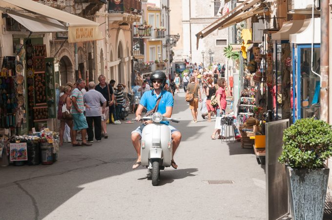 Vida cotidiana na viagem para Sicília, na Itália: Taormina | Cozinha do João