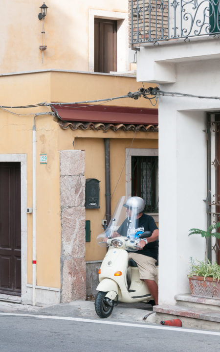 Scooter em Taormina, Sicília, Itália | Cozinha do João