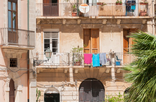 Rua de Siracusa, na Sicília, Itália | Cozinha do João