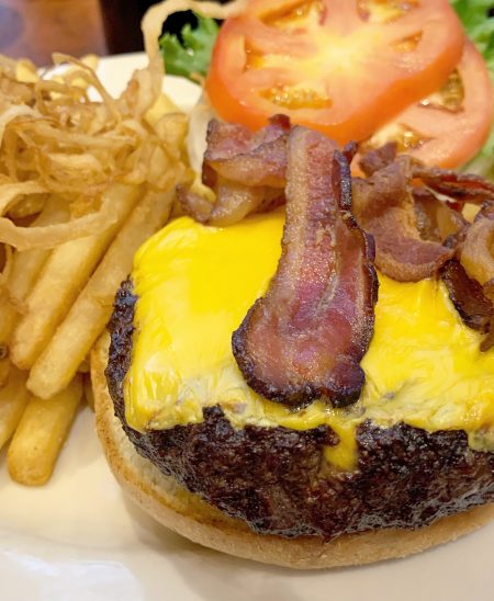Burger do Bobby Van's no terminal 8 do aeroporto JFK | Cozinha do João